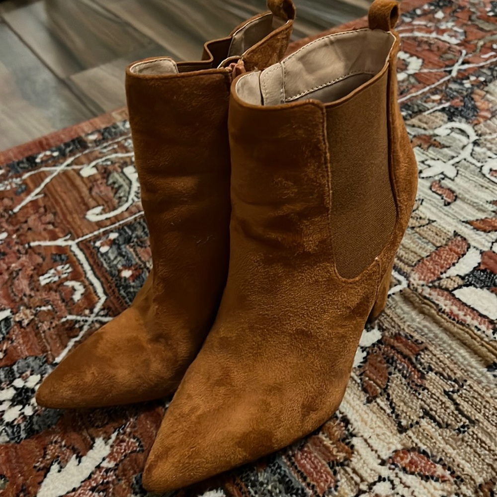Cognac heeled boots